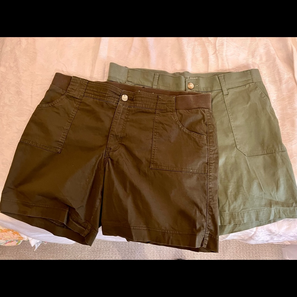 2 pair Lee shirts